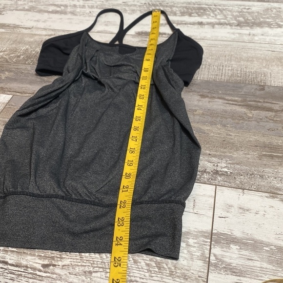 Lululemon No Limits tank gray and black with waistband size 4 keyhole - Picture 6 of 9